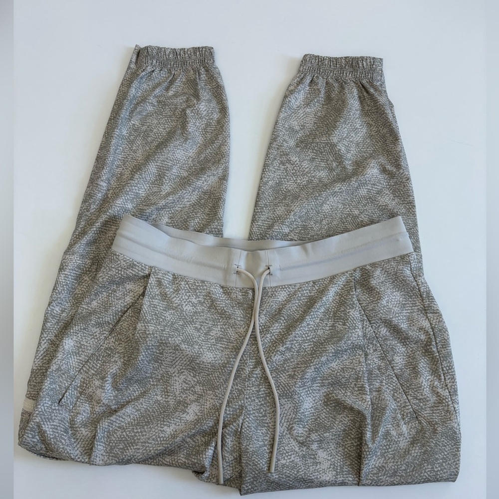 Athleta Venture Printed Pants Size 6 P Viper Gray Print